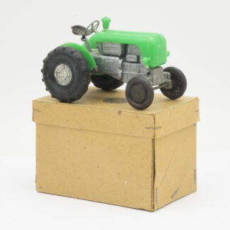 Kunststof model van de Herbert Fitzek Steyr 280 op de originele doos